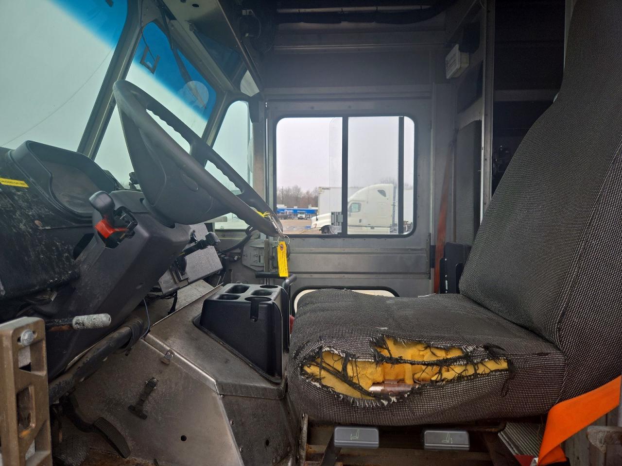 2020 Freightliner MT45G Chassis Delivery Truck