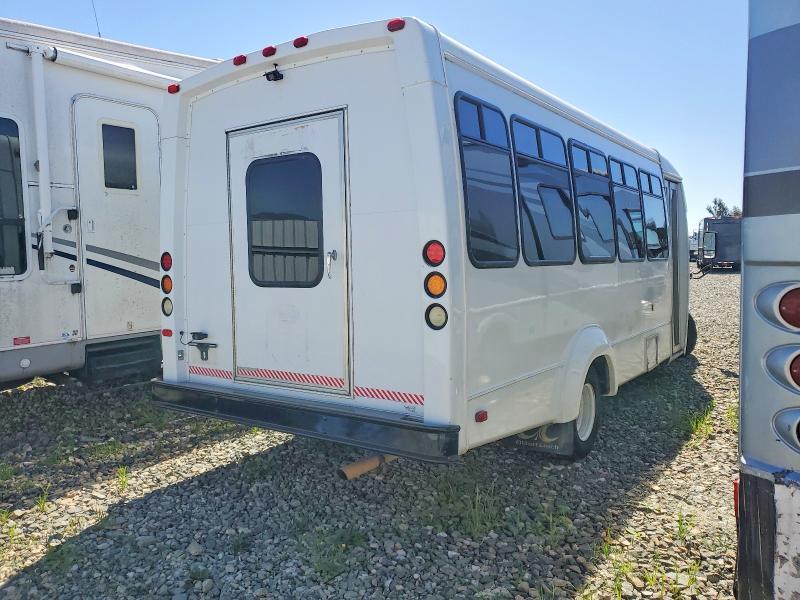 2010 Ford Econoline E450 Super Duty Cutaway Van