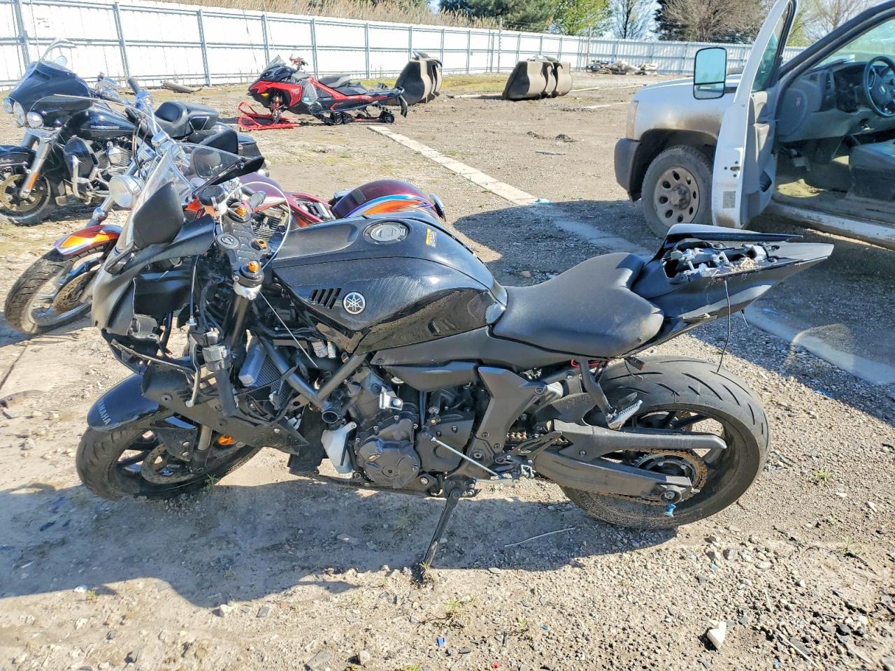 2025 Yamaha YZFR7