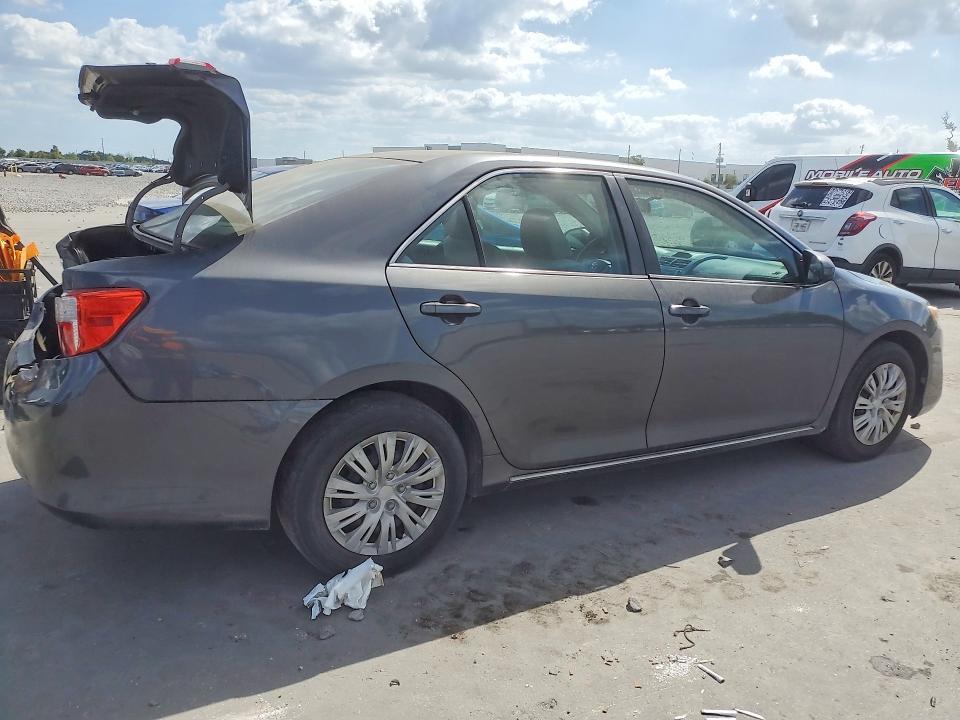 2012 Toyota Camry le