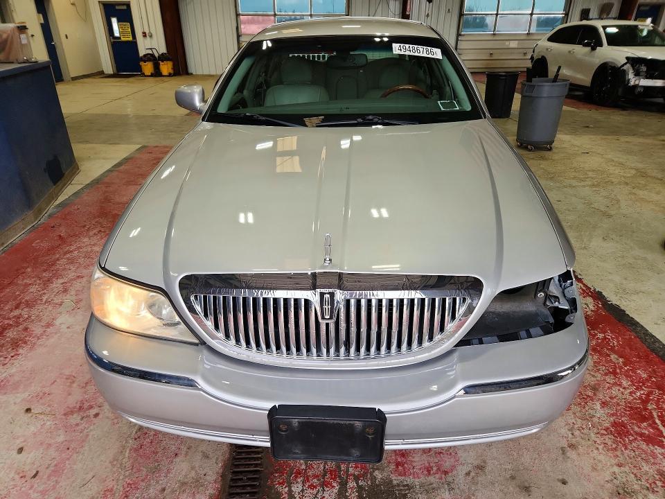 2004 Lincoln Town car Ultimate