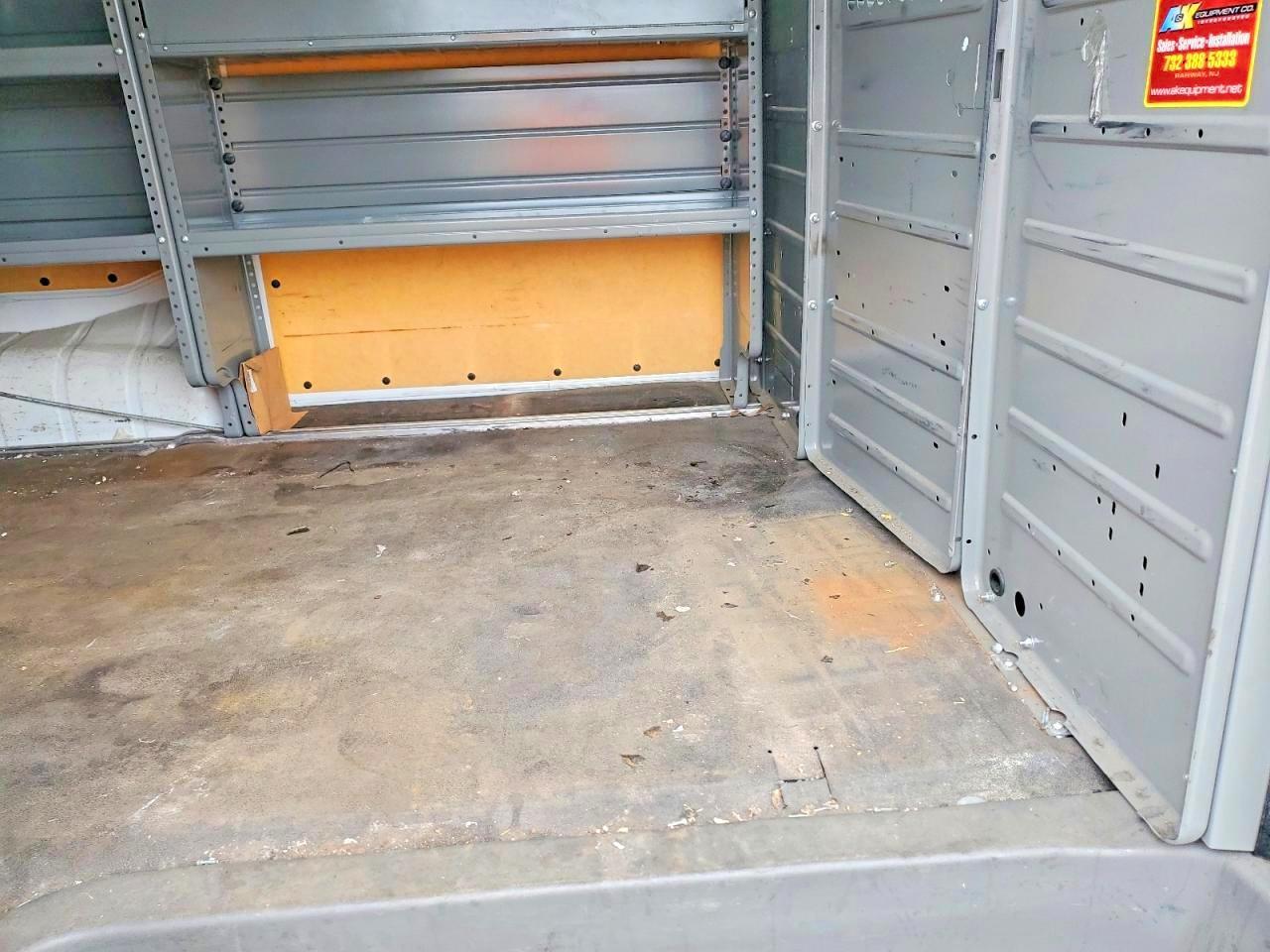 2019 Niss Nv 2500 sv