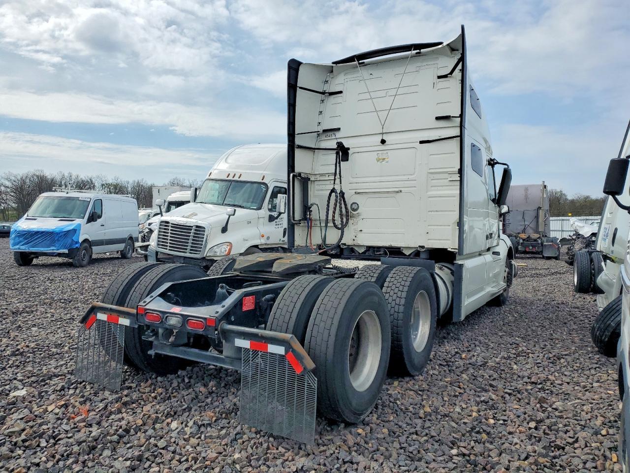 2023 Volv O VNL Semi Truck