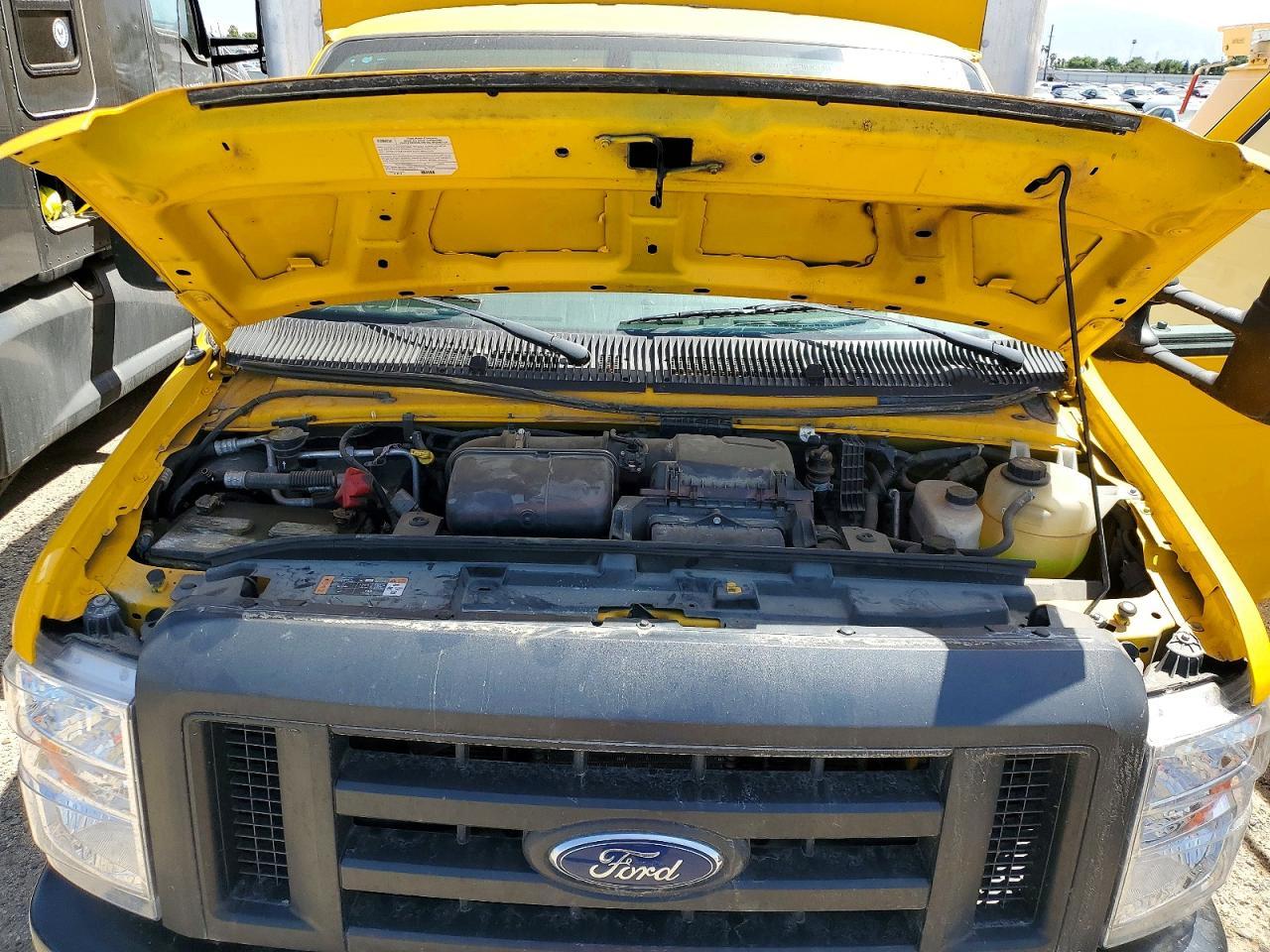 2022 Ford E350 BOX Truck