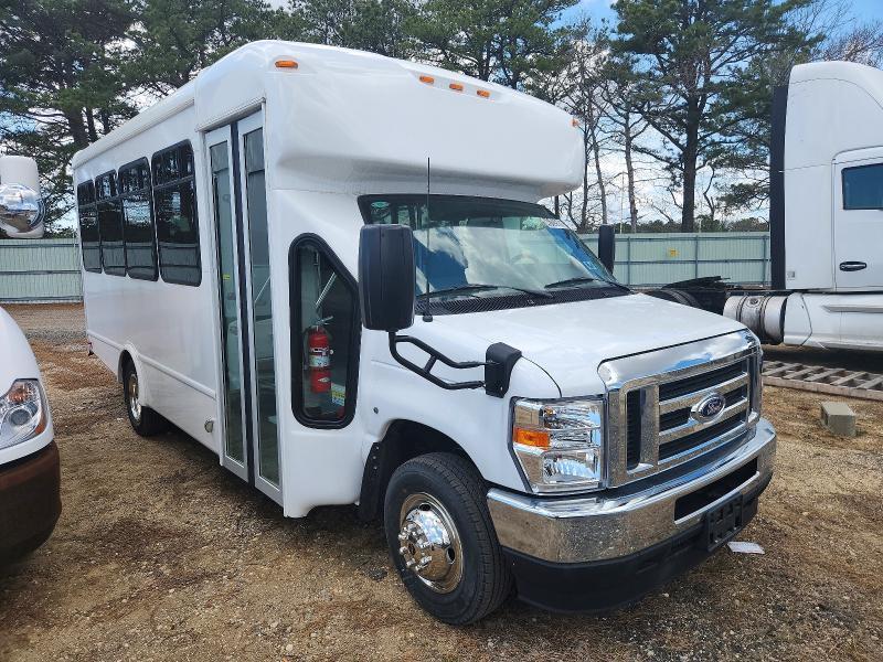 2024 Ford Econoline E450 Super Duty Cutaway Van