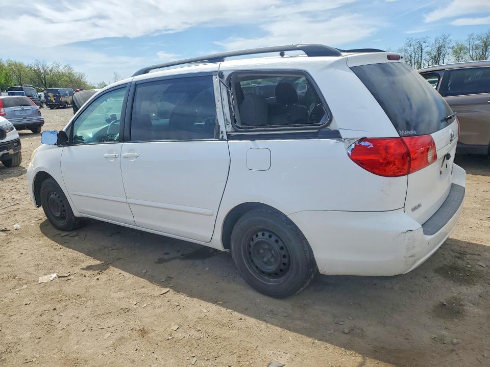 2010 Toyota Sienna le 8-passenger
