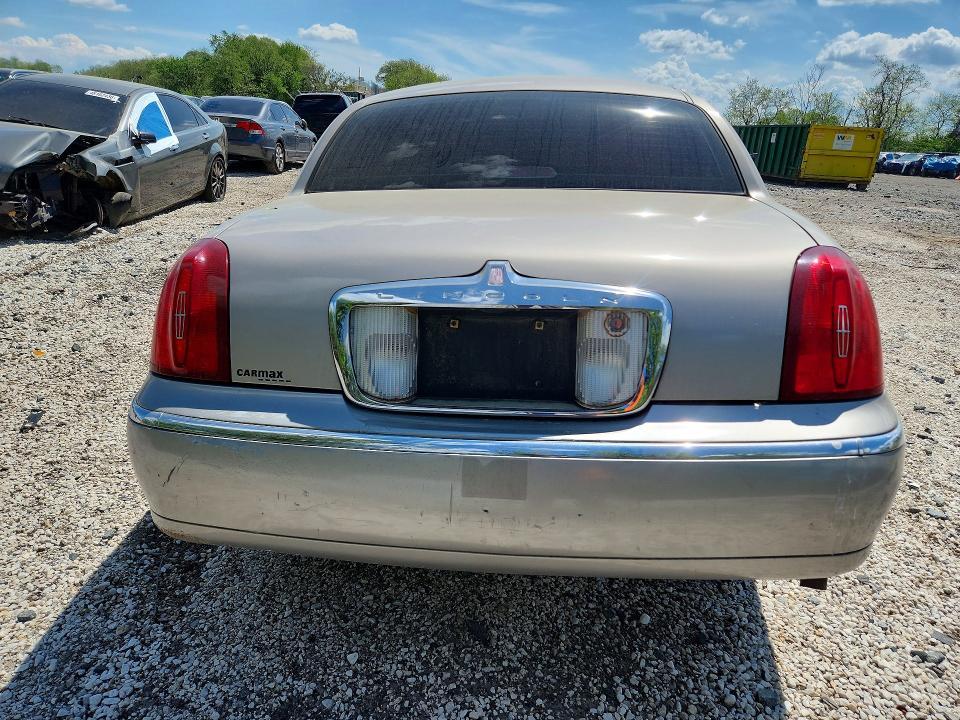 2001 Lincoln Town car Signature