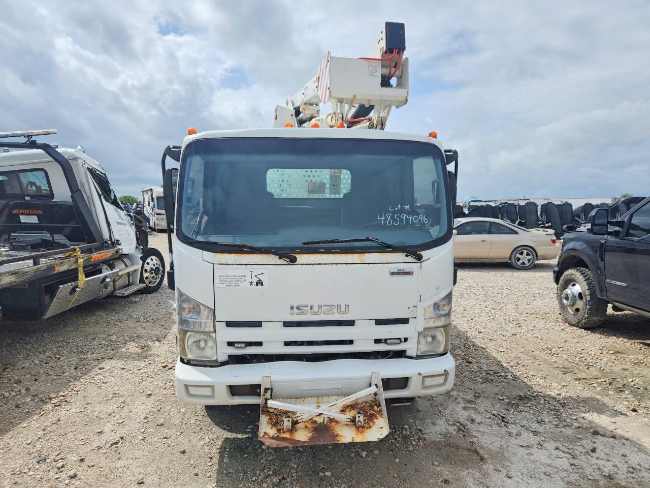 2010 Isuzu NQR Bucket Truck