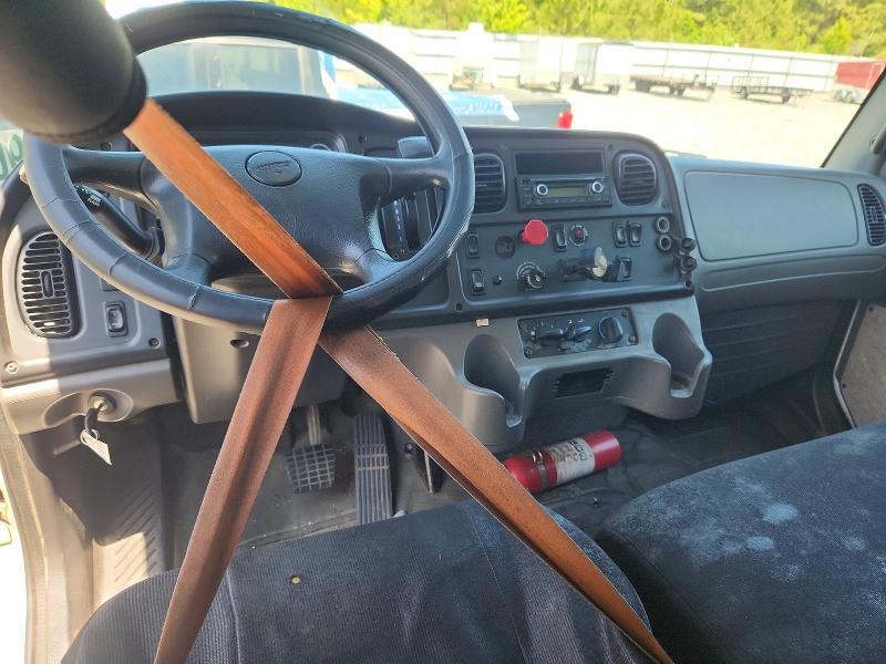 2016 Freigliner 2016 Freightliner Business Class M2 BOX Truck