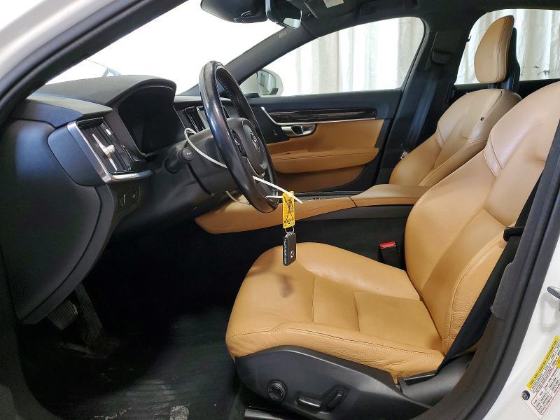 2017 Volvo S90 T6 Momentum