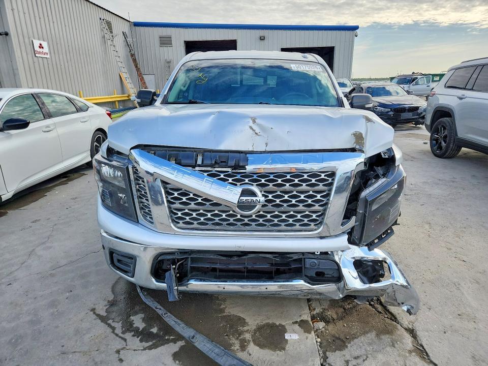 2018 Nissan Titan SV