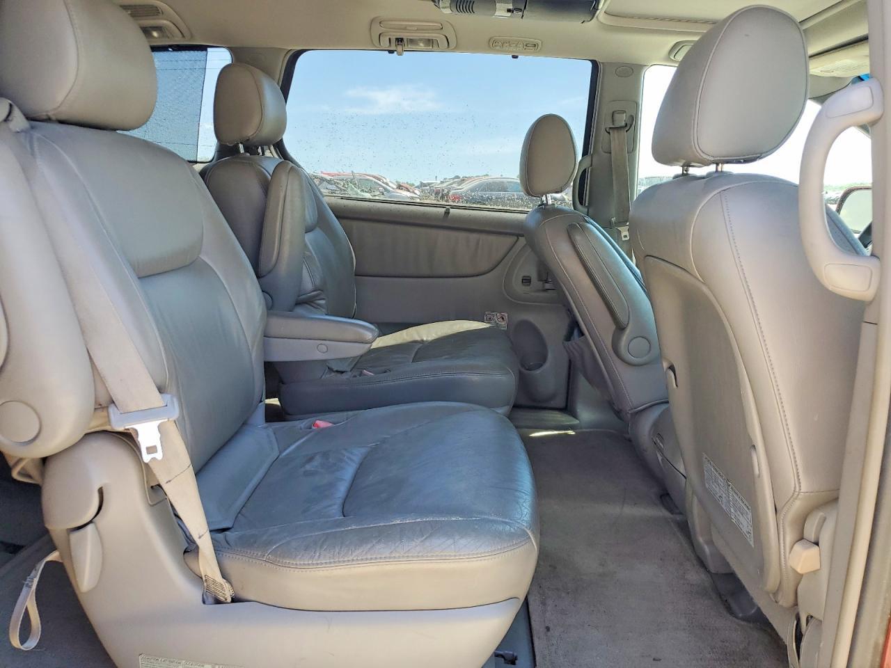 2004 Toyota Sienna xle Limited 7 Passenger