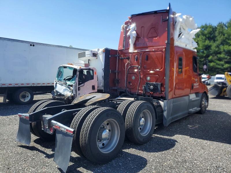2018 Freigliner 2018 Freightliner Cascadia 126 Semi Truck