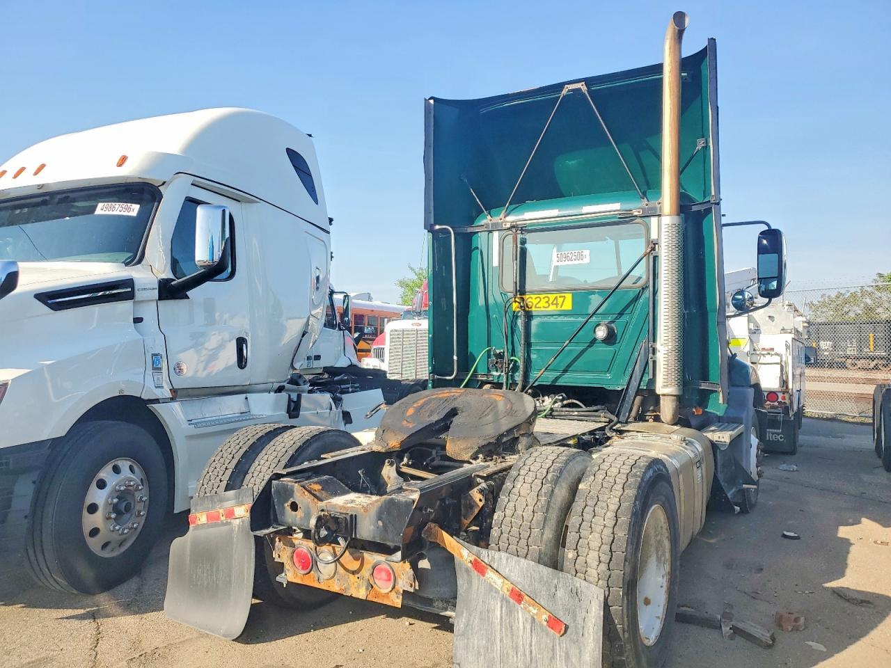 2017 Mack CXU612 Semi Truck