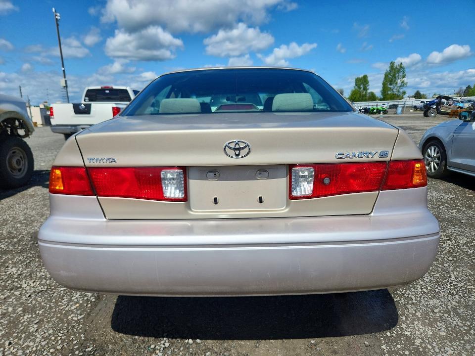 2000 Toyota Camry le