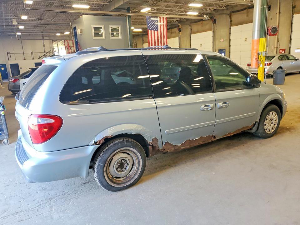 2005 Chrysler Town & Country lx