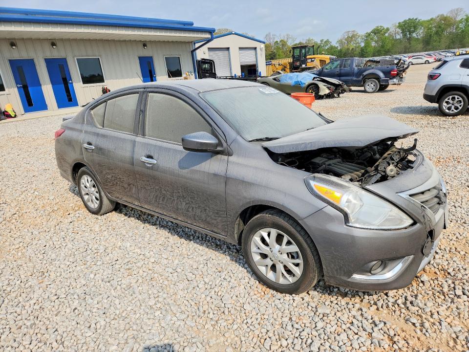2018 Nissan Versa sv