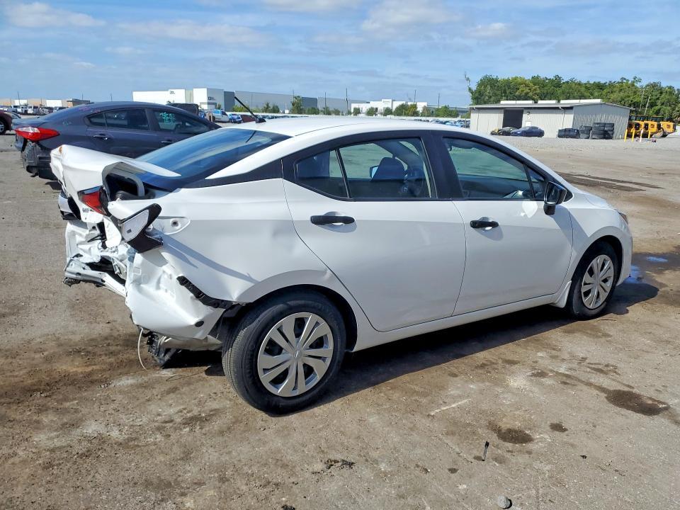 2025 Nissan Versa s