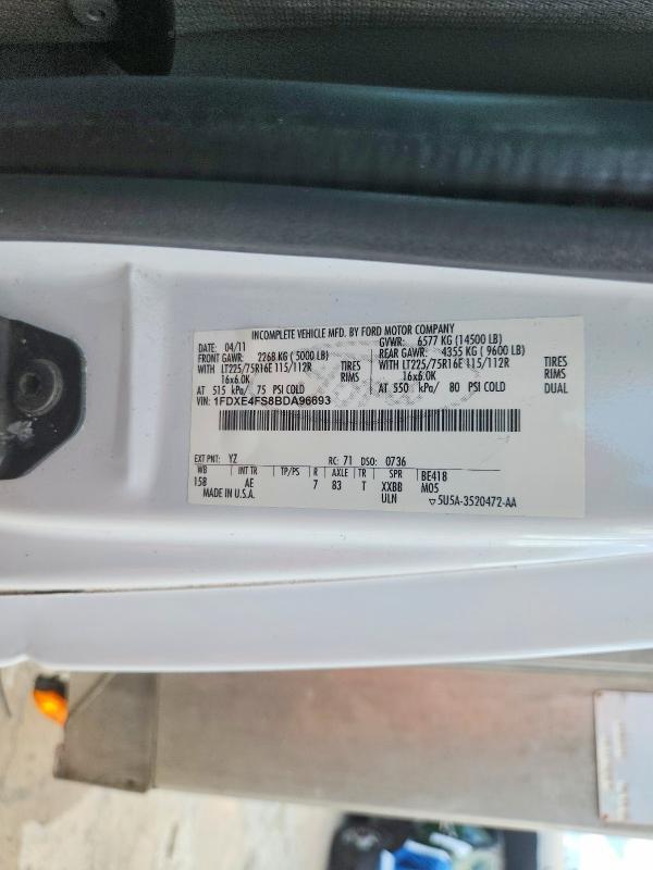 2011 Ford Econoline E450 Super Duty Cutaway Van