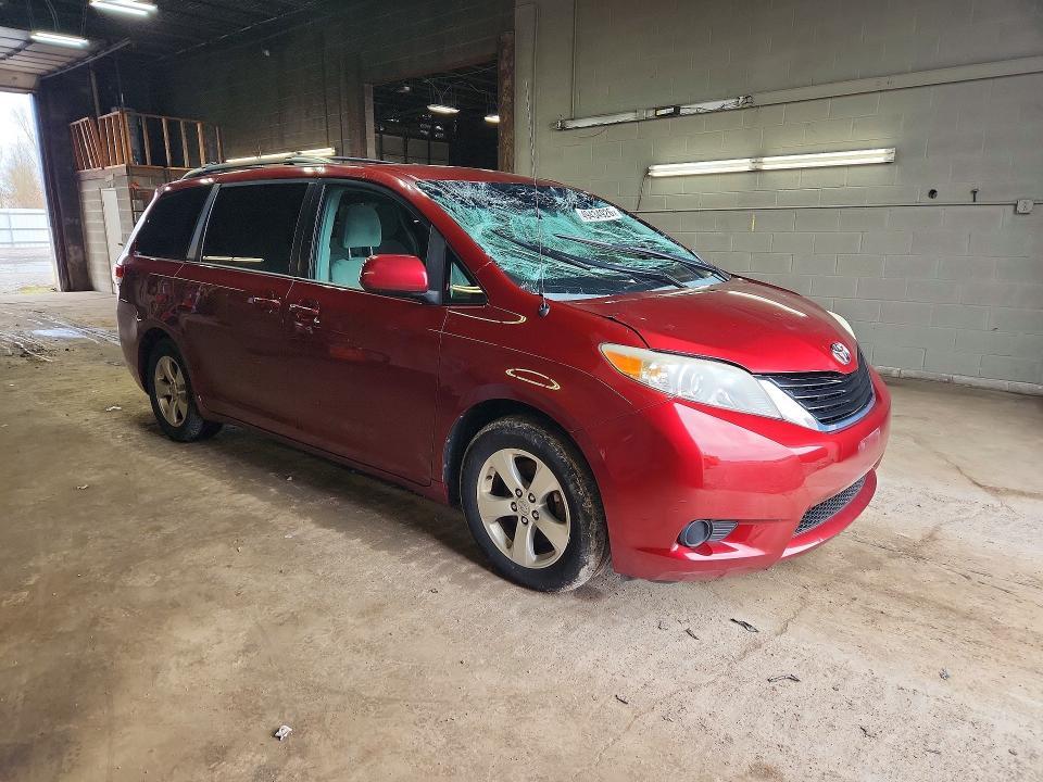 2014 Toyota Sienna le