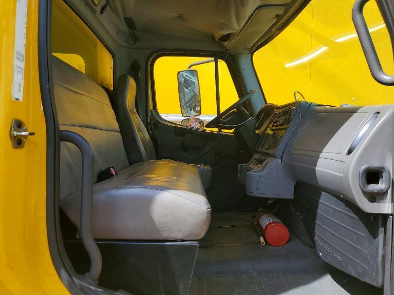 2007 Freigliner 2007 Freightliner Business Class M2 BOX Truck