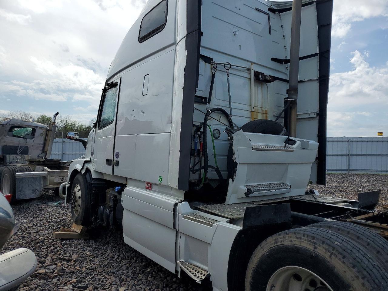 2017 Volvo VNL Semi Truck