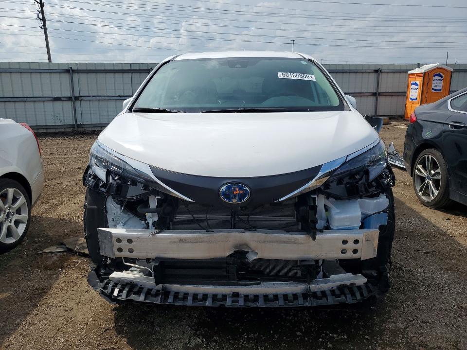 2025 Toyota Sienna le