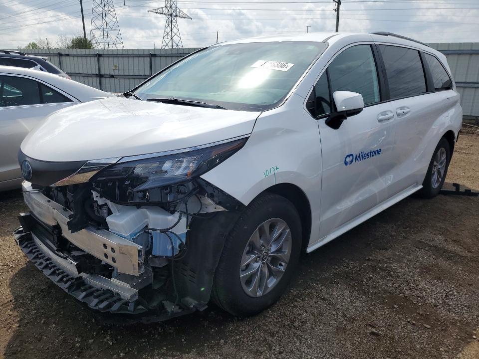 2025 Toyota Sienna le