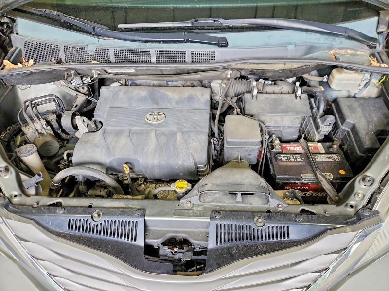 2013 Toyota Sienna xle 8-passenger