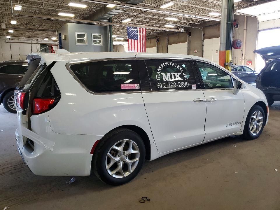 2018 Chrysler Pacifica Touring Plus
