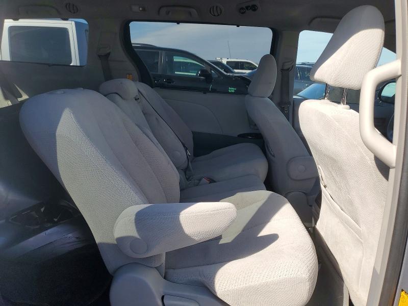 2012 Toyota Sienna le