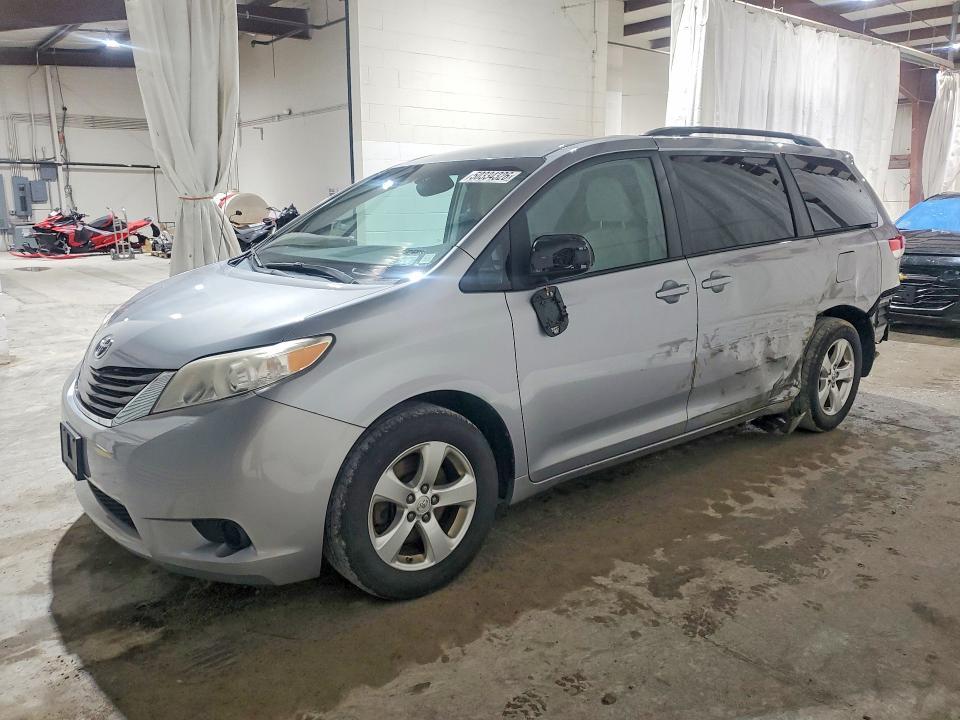 2014 Toyota Sienna le