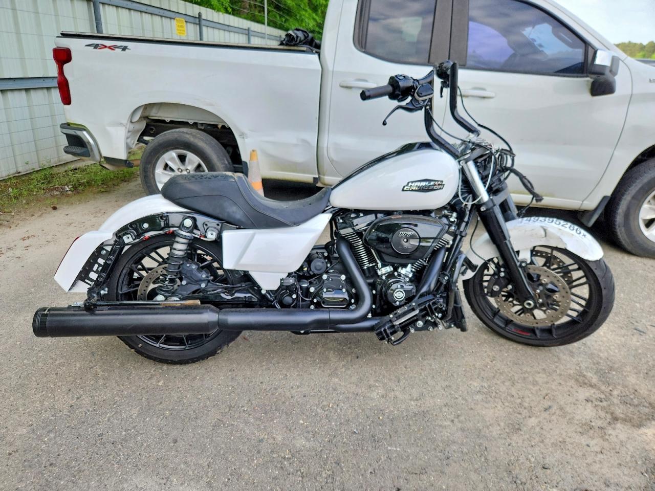 2024 Harley-Davidson Flhx