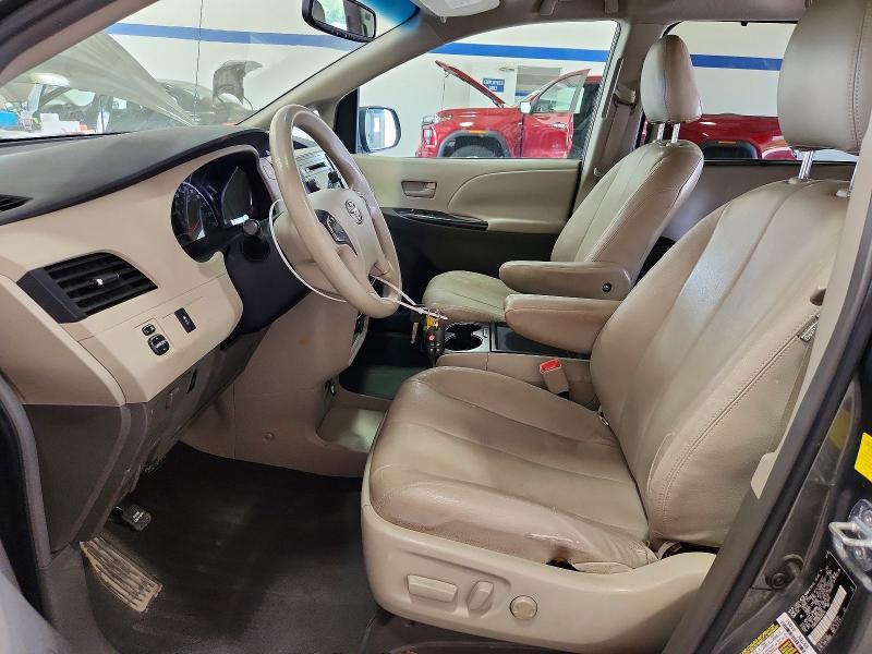 2011 Toyota Sienna le