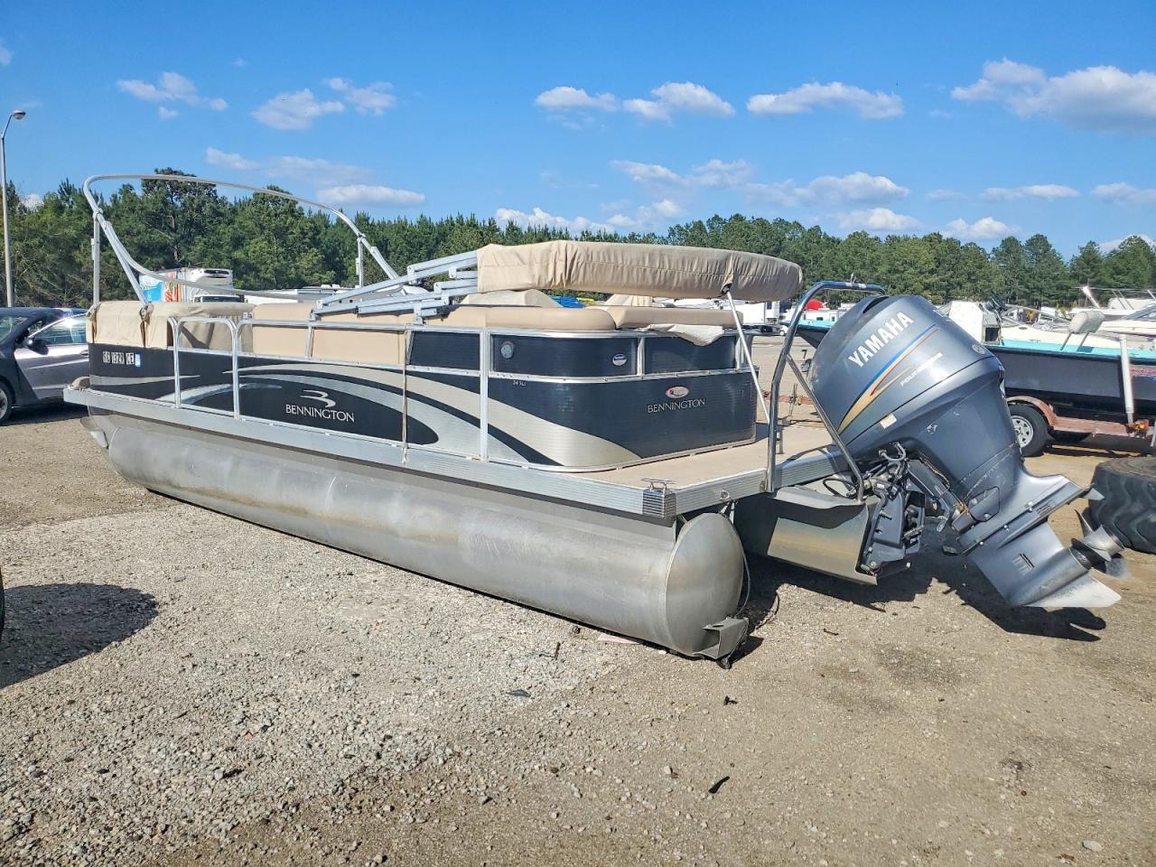 2012 Bennington Boat-Pontoon Boat