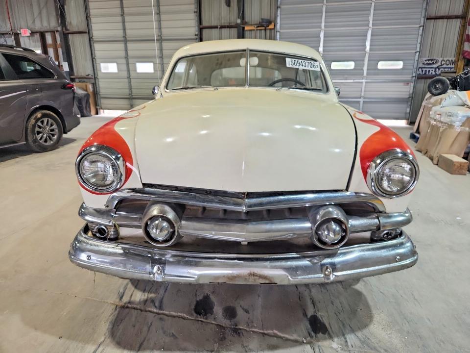 1951 Ford Custom Deluxe