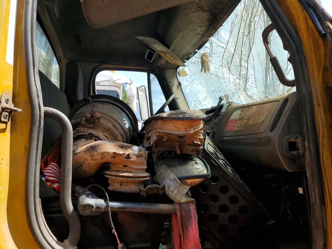 2016 Freightliner Business Class M2 Truck Cab AND Chassis