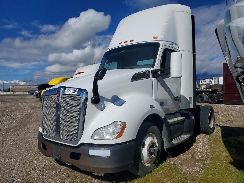 2016 Kenworth T680 Semi Truck