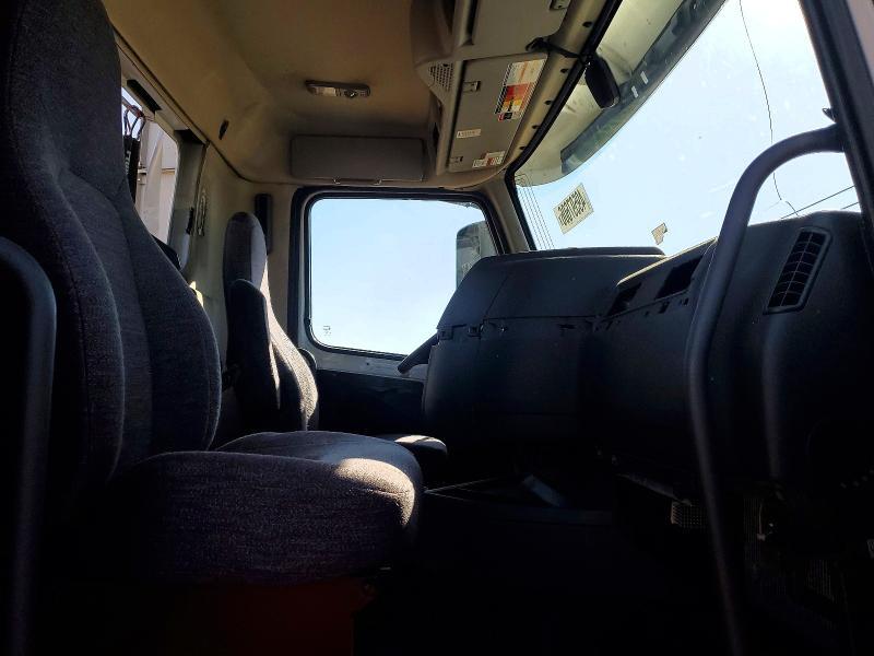 2020 Volv O VNR Semi Truck