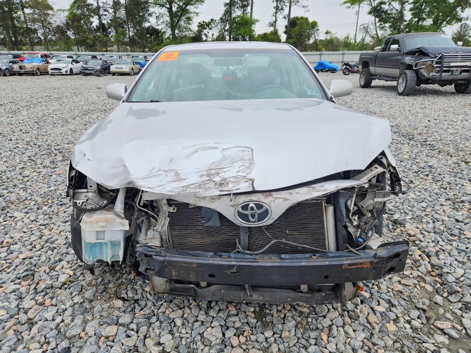 2010 Toyota Camry le