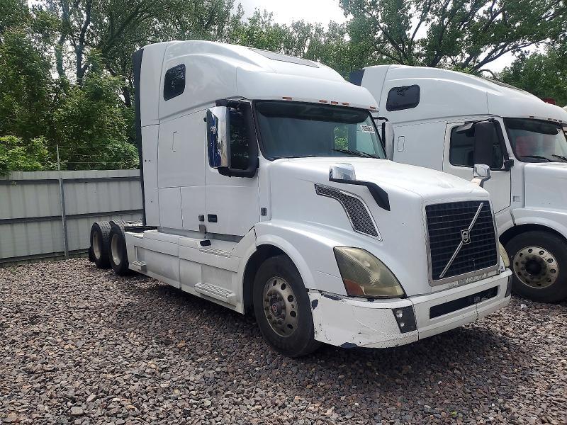 2016 Volvo VNL Semi Truck