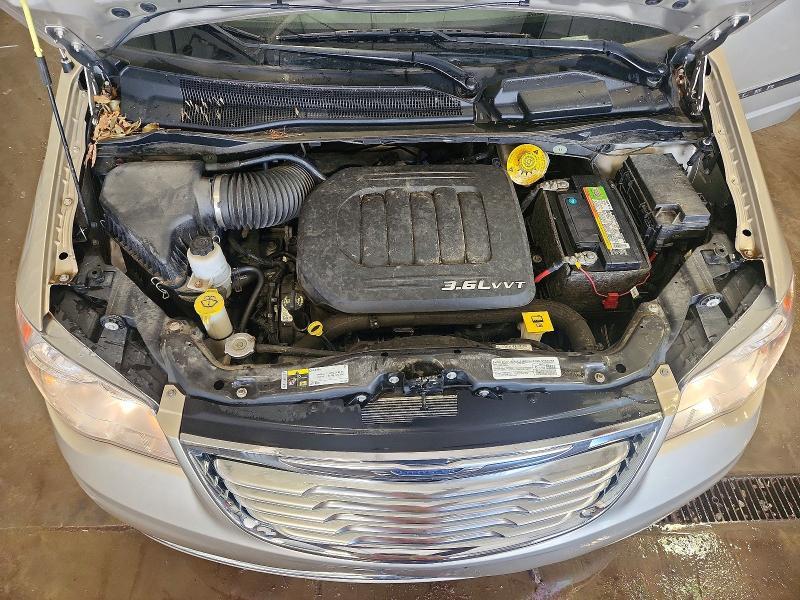 2014 Chrysler Town & Country Touring l