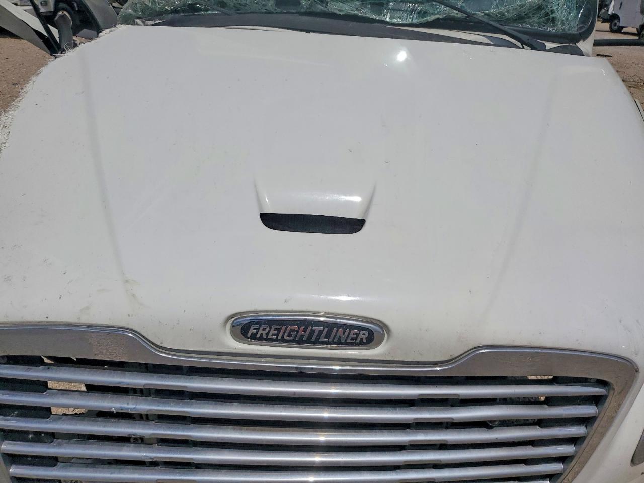 2015 Freightliner Business Class M2 BOX Truck