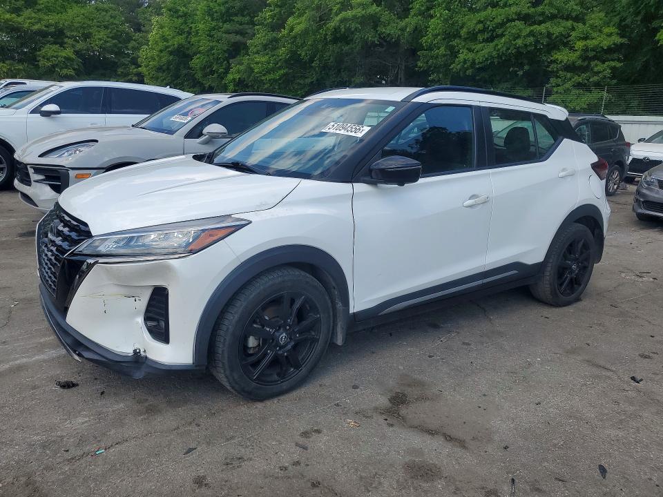 2022 Nissan Kicks sr