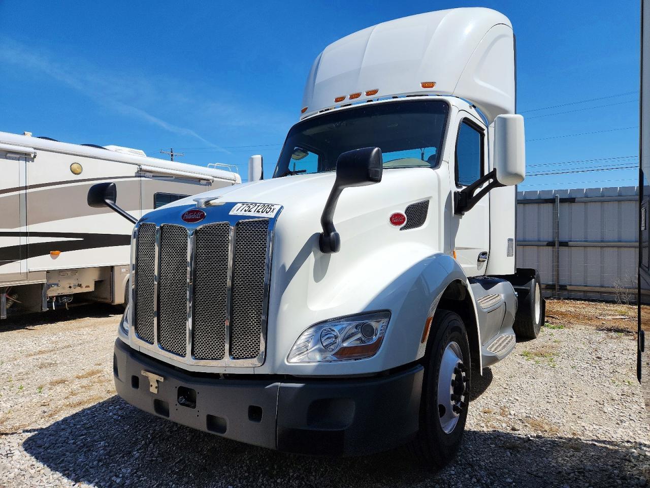 2018 Peterbilt 579 Semi Truck