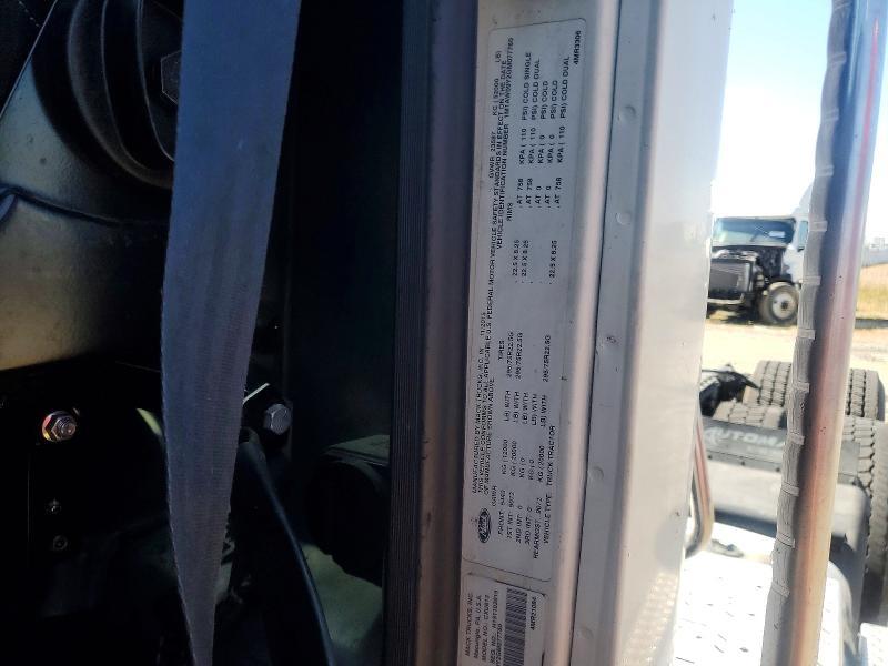 2016 Mack CXU613 Semi Truck