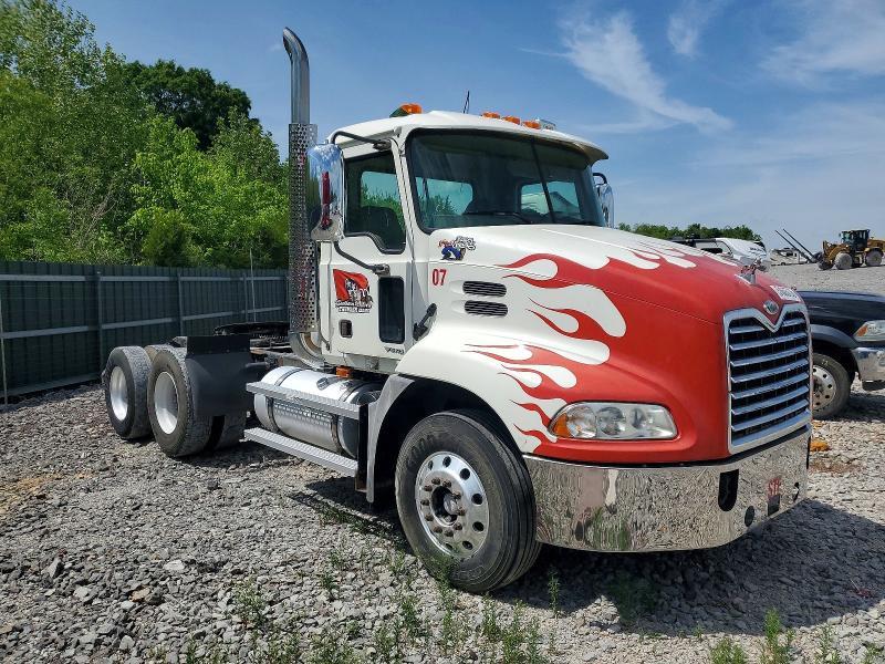 2006 Mack CXN613 Semi Truck