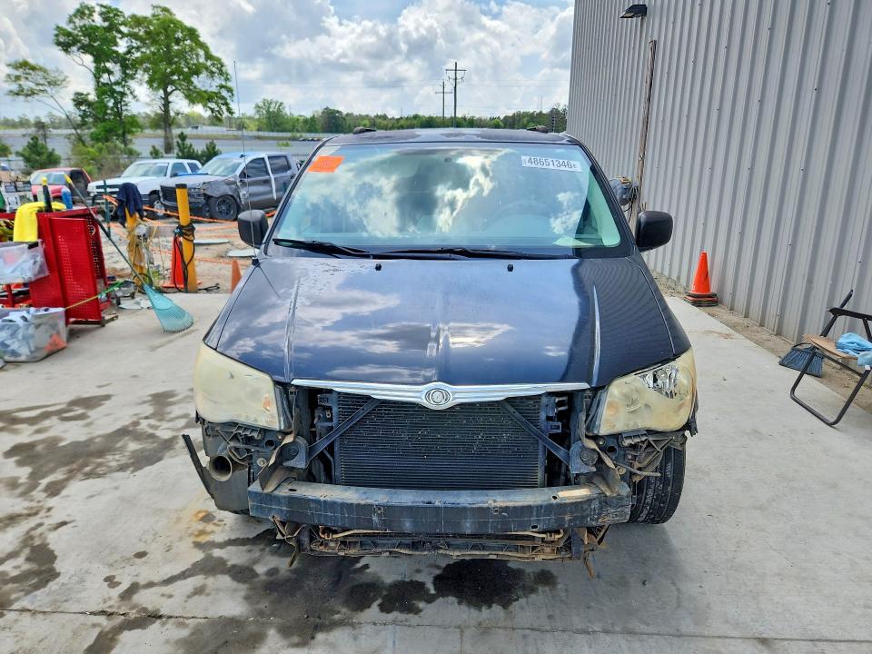 2010 Chrysler Town & Country lx