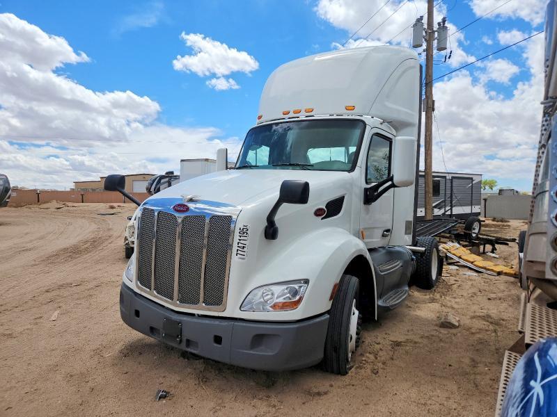 2018 Peterbilt 579 Semi Truck