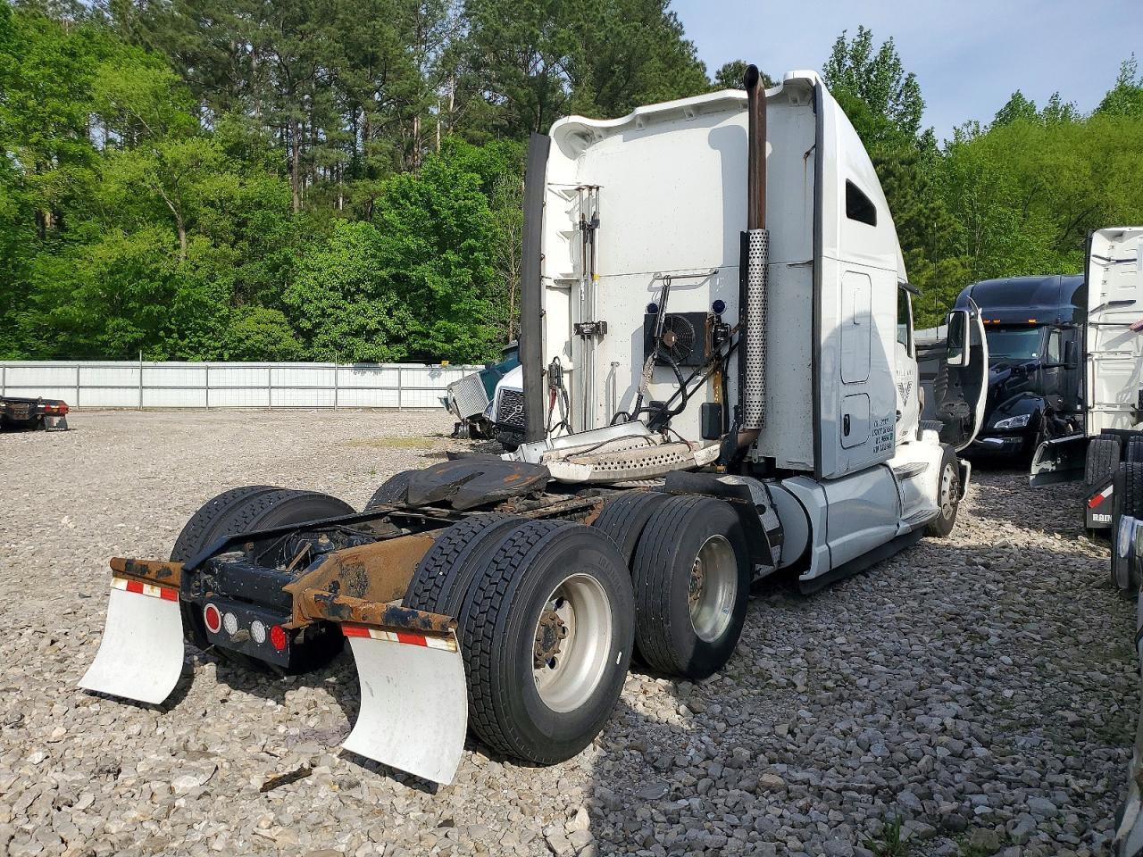 2016 Kenworth T680 Semi Truck